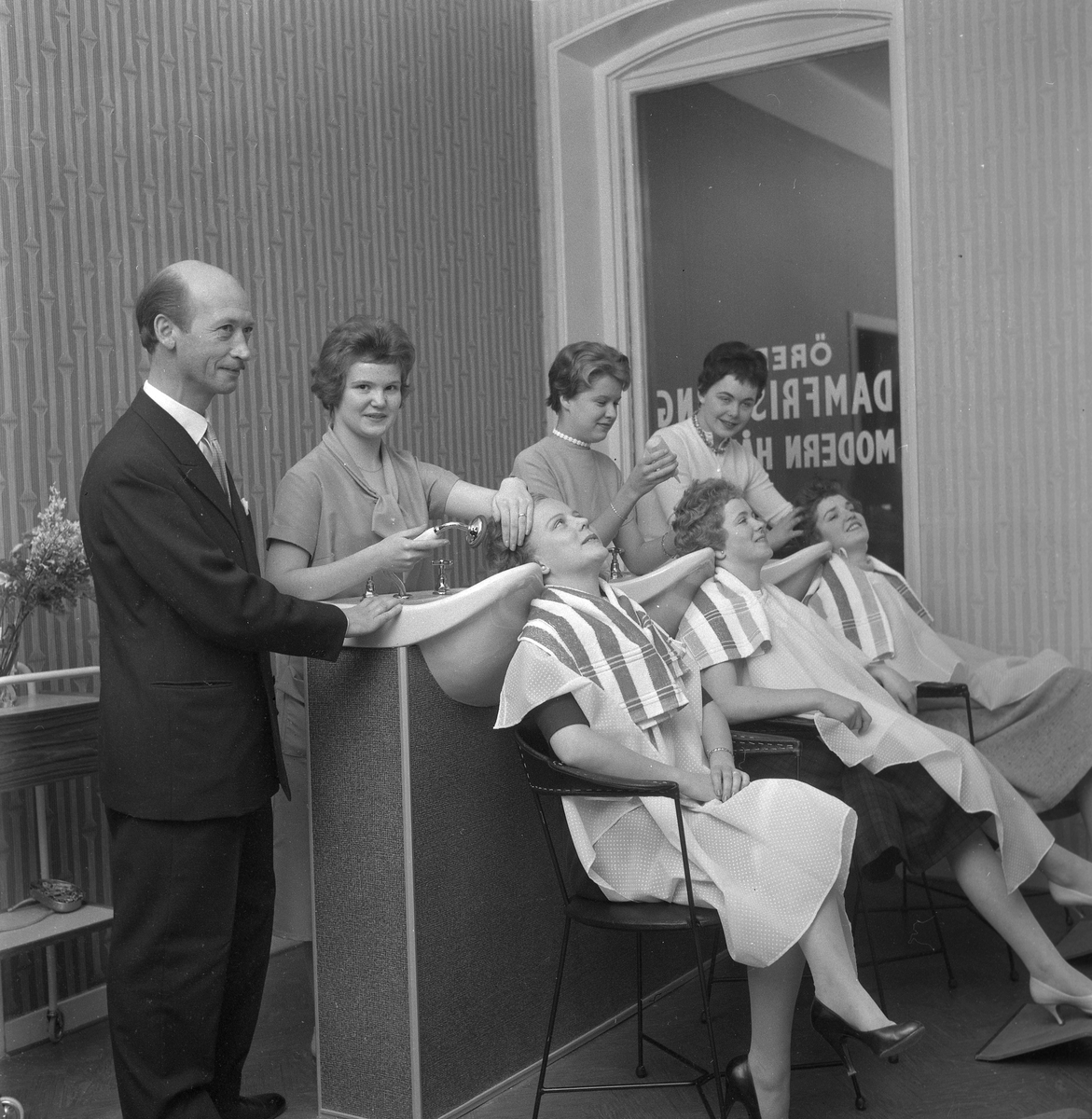 30-årig damfrisering.
25 november 1958.