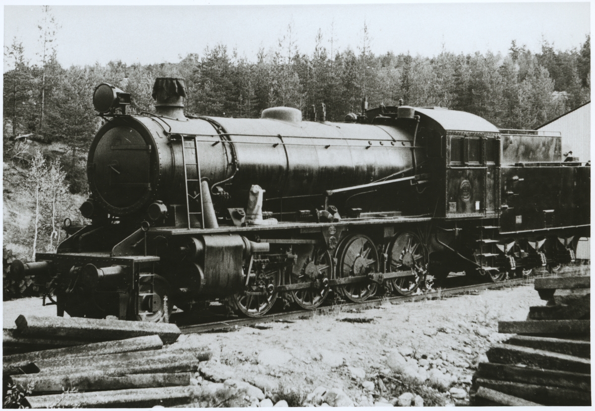 Statens Järnvägar, Sj G11 1931. 
Bilden är tagen i Mellansjö grusgrop, lokhuset skymtar i bakgrunden.