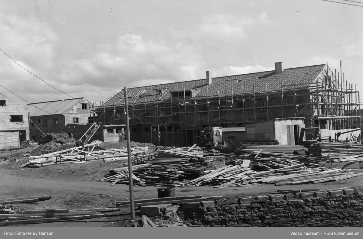 Telegrafen  bygges i Vadsø i 1954. Arkitektene er Thv. og Henning Astrup