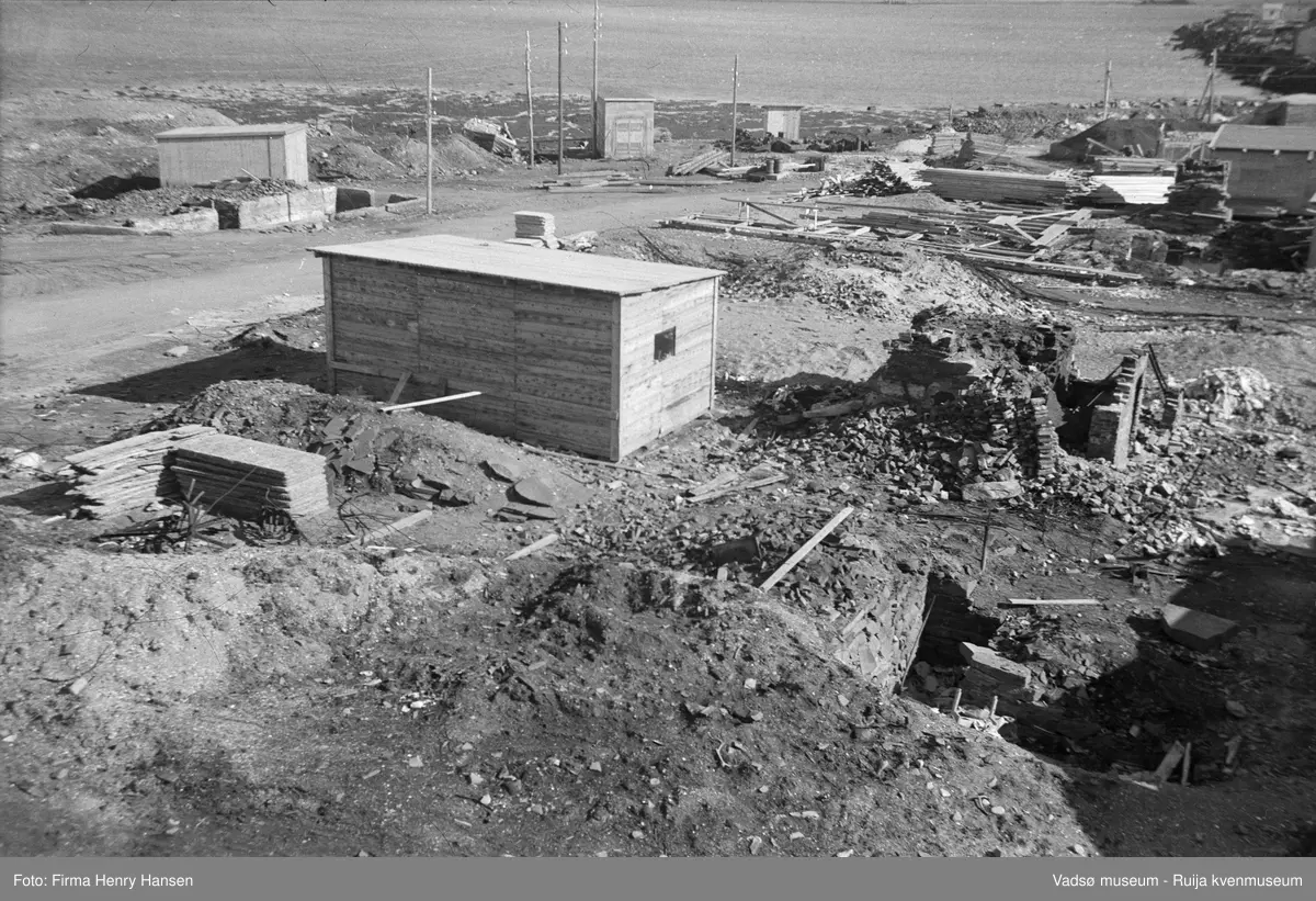 Telegrafen bygges i Vadsø i 1954. Arkitektene er Thv. og Henning Astrup.