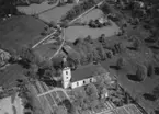 Flygfoto över Linderås kyrka i Tranås kommun. Nr R 643.