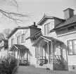 Från 1946 var det kombinerade bostadshuset och möbelaffären i Hejdegården möbelhandlare Per Gottfrid Svenssons kärna i sitt bolag. Vid sidan drev han verkstad för viss möbeltillverkning, filialen PG:s Billiga Möbler och en särskild butik för heminredning. Utöver detta kom han att öppna PG:s Aktuellt i huset Kannans bottenplan och en tapetserarvekstad i Tannefors, parallellt med ytterligare filialer i Ljungsbro och Örebro. Under 1950-talet hade bolaget växt ut till totalt nio butiker med 60 anställda.