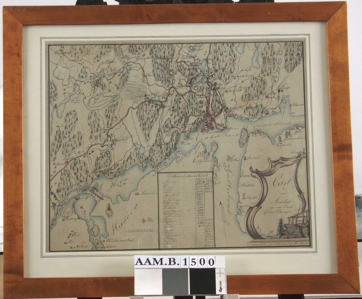 Kart med kartusjer, fjell med gruve, grantre, m.m. Cart over Arendal og en Deel af dens Omegn.   Cart over Arendal og en Deel af dens Omegn.   Tusj og akvarell.  Billedflate 32,5 x 40,9.   Ark 37x46,5   Signert nth. med tusj, håndskrift:   Geometrisk opmaalt og tegnet af M.Moe 1814.   Overskriften står i rokokko kartusj nth.,  helt i hjørnet er et fjell med gruve og vinsj,  ved foten av fjellet tv. em høy gran.  Denne står like i vannkanten, på sjøen en seilsjekte  og i bakgr. et seilskip, tv. fjell med en varde:  symboler for Arendal og omegns næringsliv.  Kartet er tegnet med tusj og fargelagt med brunt  (veier blått (vann og elver), rødt (hus), grønt (trær),  brunt (varde Østensbo og Tellegraph Torjusholmen).  Kartet viser Arendal by litt th. for midten,  avgrenses i vest av Hisøystrømmen/Nidelven,  øtv. av Bråstad, i nord Longumvannet,  i øst ka Krona, og Tromøylandet mot Galtesund til og med Torjusholmen.  Npm. innrammet rektang. felt med   Distancer fra Arendals Kirke til...  (følger 25 navn fra kartet) og to kolonner med tall   Til Vands, Til Lands  Tv. for denne målestokk fra 1 1000 alen. 