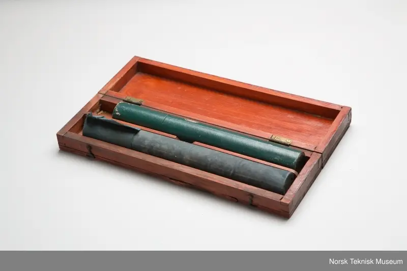 Brukt i ølproduksjon ved Ringens Bryggeri. Instrument i hylster.