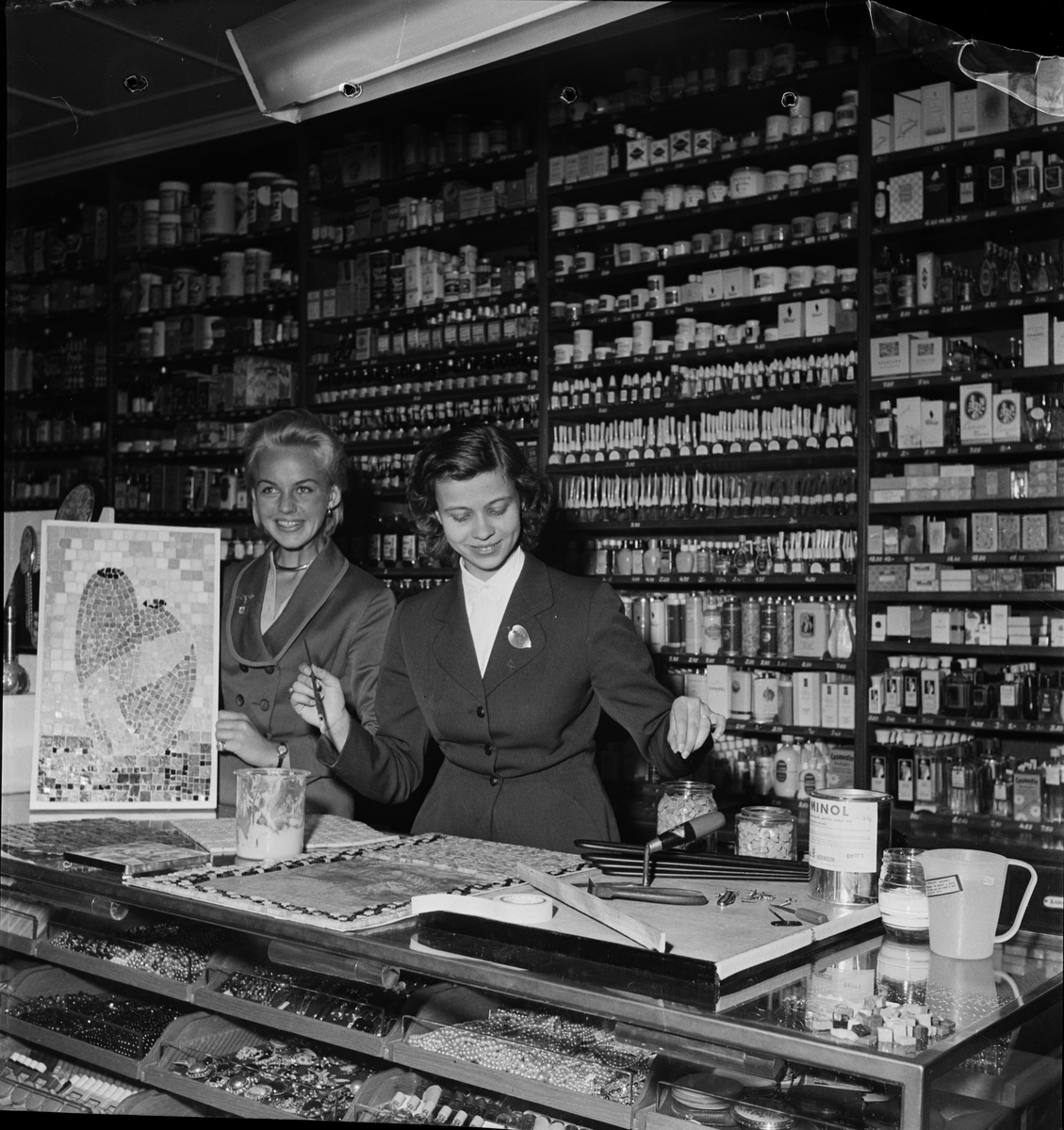 Upsala Färghandel - "glasmosaik", Uppsala 1955