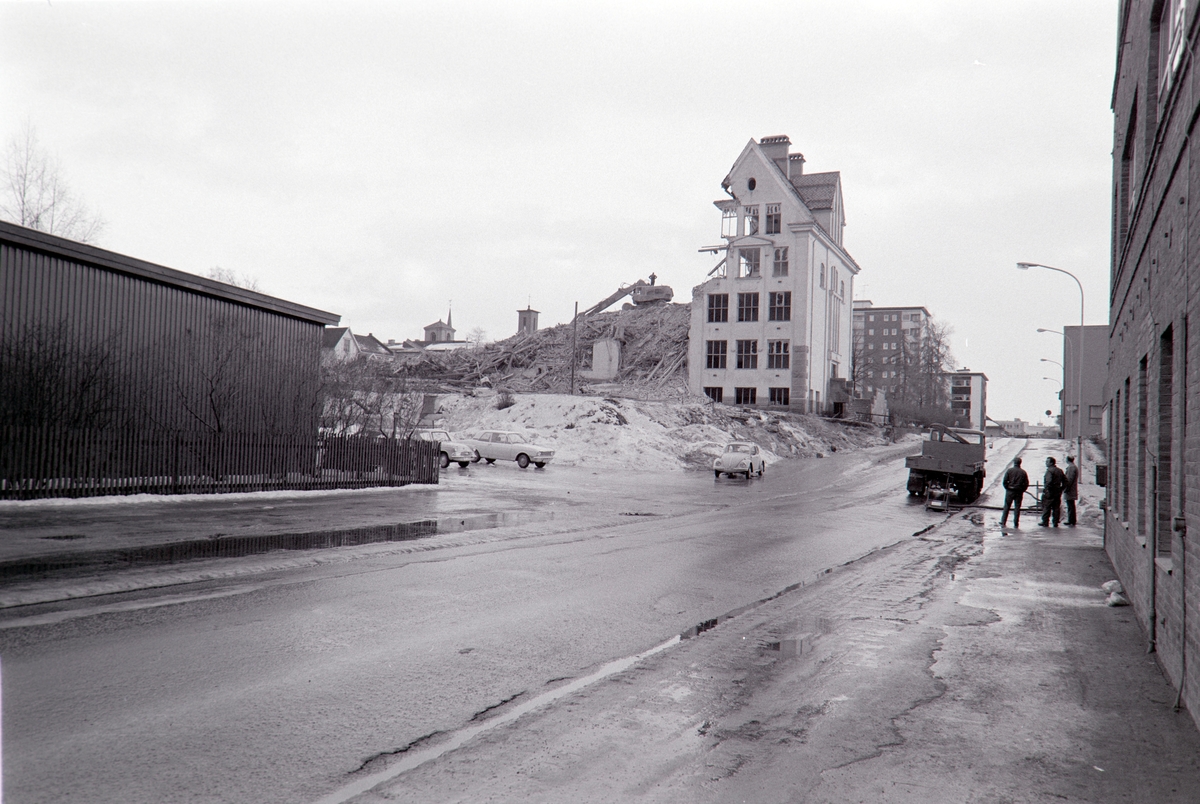 Hamar katedralskole rives, gravemaskin.