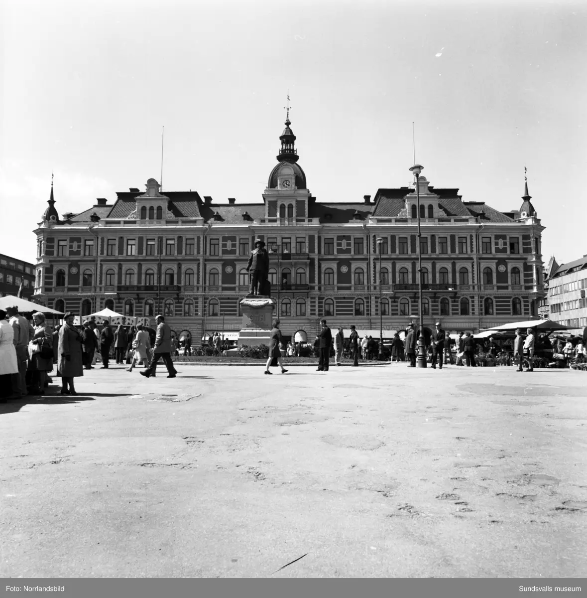 Torghandel på Stora torget i slutet av 1970-talet.