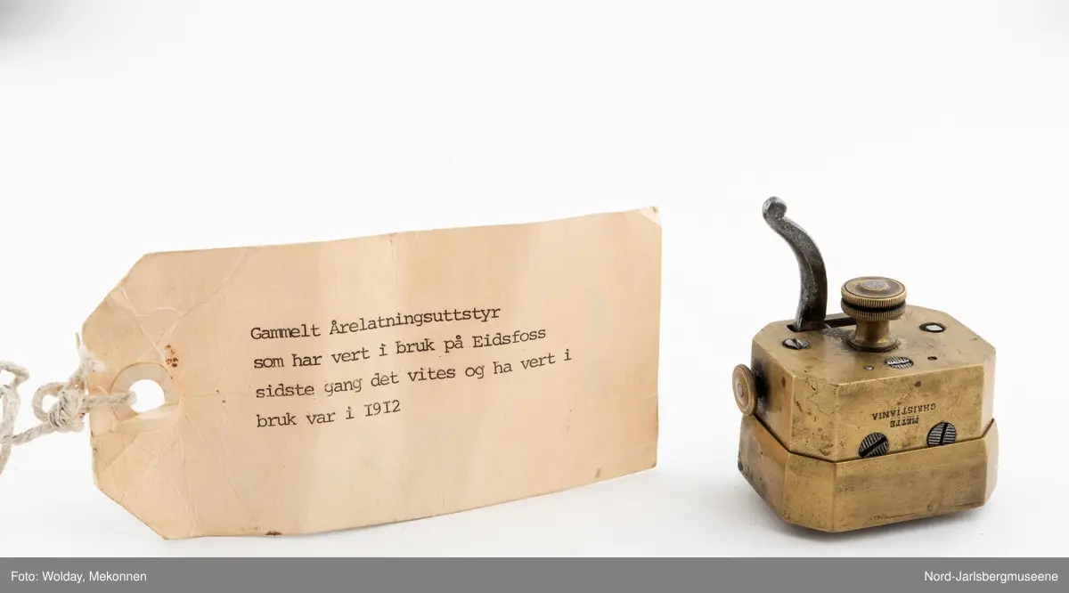 En liten kasse med årelating og -koppeutstyr, benyttet  på Eidsfoss.