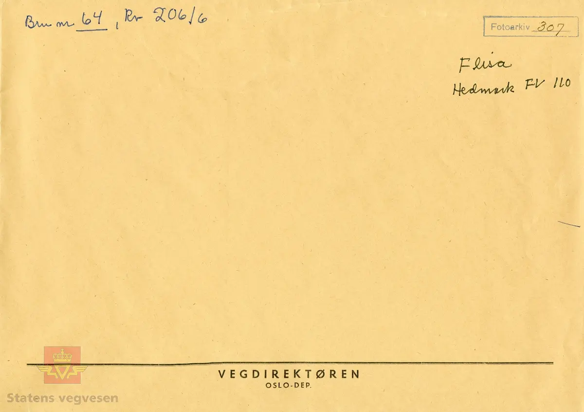 Flisa bru. Fra oppbyggingen av Flisen bro  i 1911, stillas på bruenden mot vest. Brua ble åpnet i 1912.  

Bilde 2) Konvolutten merket brunr. 64, Riksveg 206/6 og Hedmark fylkesveg 110. Fotoarkiv 307. NVM 00-F-36622-1
Bilde 3) Flisa bru.  Flisen bro. NVM 00-F-36622-2