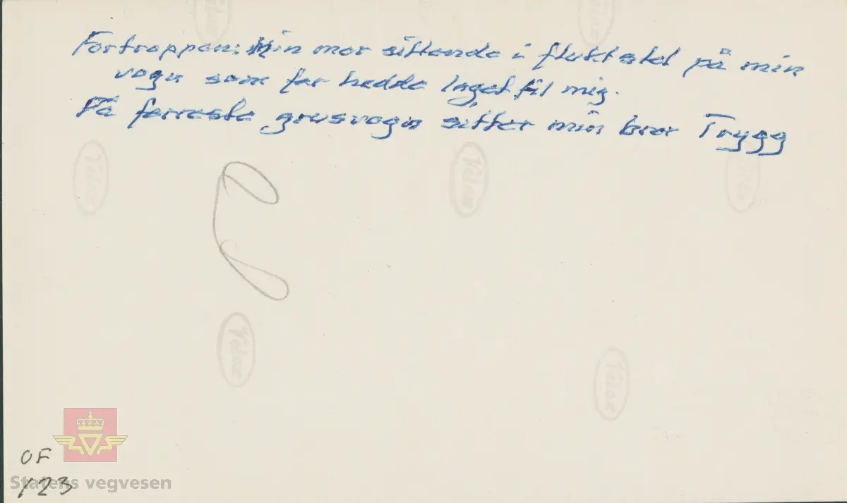 Familien Saxegaard på veg ned fra Gratangseidet  i august 1919, Tromsø amt.  Trolig er det Andreas Saxegaard som holder i vogna med moren i.  Følgende tekst er skrevet bak på bildet:   "Fortroppen: Min mor sittende i fluktstol på min vogn som far hadde laget til mig. På forreste grusvogn sitter min bror Trygg". Sannsynligvis er familien på flyttefot.  Traktor  Mogul 10/20 HK  med flyttelass (2 vogner). I følge Andreas Saxegaards utsagn på et håndskrevet kort var vegvesenet  hans fars Nikolai Olaf sitt hjertebarn, og han utførte store deler av sitt arbeid i Troms og Finnmark.
Ref. til artikkel i "Meddelelser fra Veidirektøren", No.6-Sept. 1905. Jfr. "Indberetning om Trilleskinner", af Amtsingeniør Saxegaard. Og ref. til 
"Meddelelser fra Veidirektøren," Nr. 8-1930. "Veirekkverk i Akershus fylke og nogen ord om rekkverk-spørsmålet i det hele." Av overingeniør N. Saxegaard. Tekst på bildet: "Ned fra Gratangseidet  Aug. 1919".