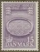 Frimärke ur Gösta Bodmans filatelistiska motivsamling, påbörjad 1950.
Frimärke från Danmark, 1953. Motiv av planritning av Vikingfält i Trelleborg 1000-1100-talet. 