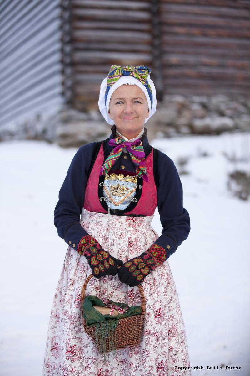 Kvinne i bunad fra Indre Sogn