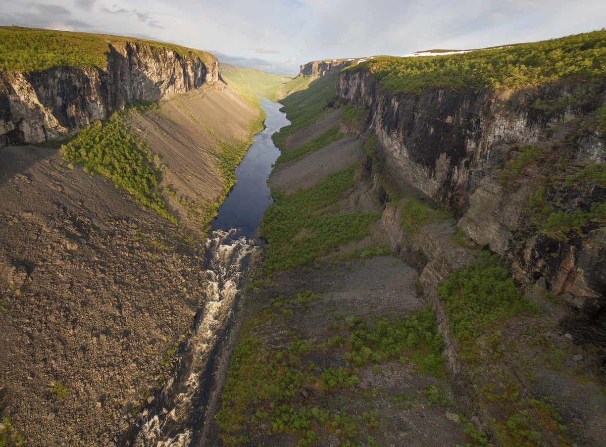 Elvegjelet Sautso og Altaelva ved Gabofossen.
