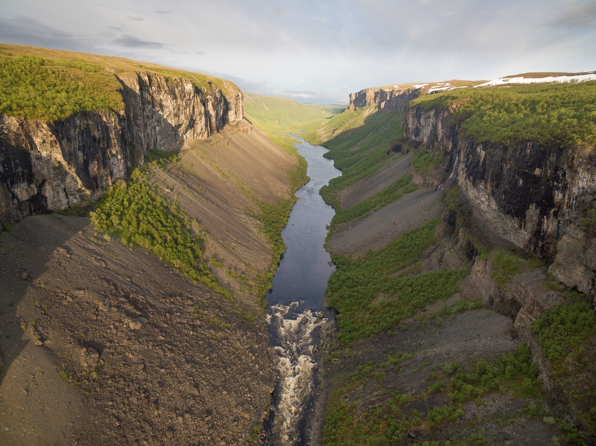 Elvegjelet Sautso og Altaelva ved Gabofossen.