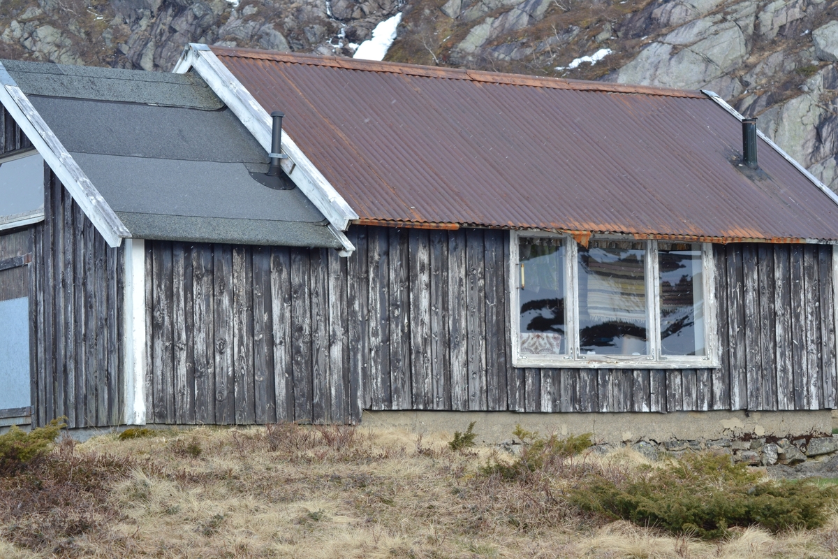 Hytte i Hunnedalen, ved Tverråna. Hytta tilhøyrer Jæren Smalalag.