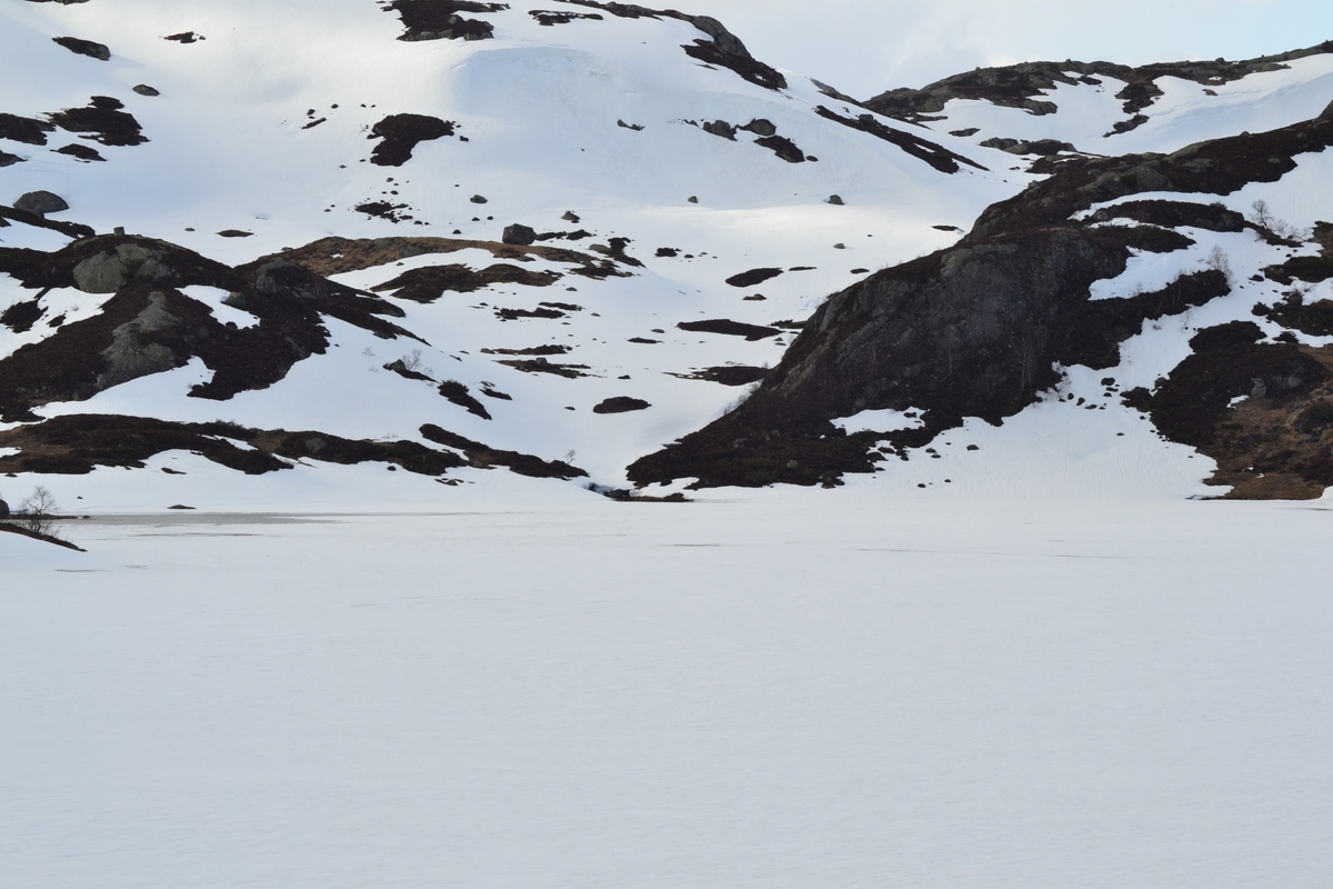 Hytte i Hunnedalen, ved Tverråna. Hytta tilhøyrer Jæren Smalalag.