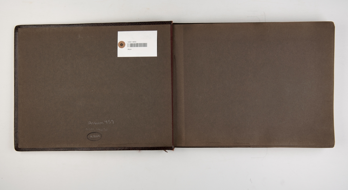Fotoalbum med bilder av T/S 'Antarctic' ombygget ved A/S Akers Mek. Verksted.