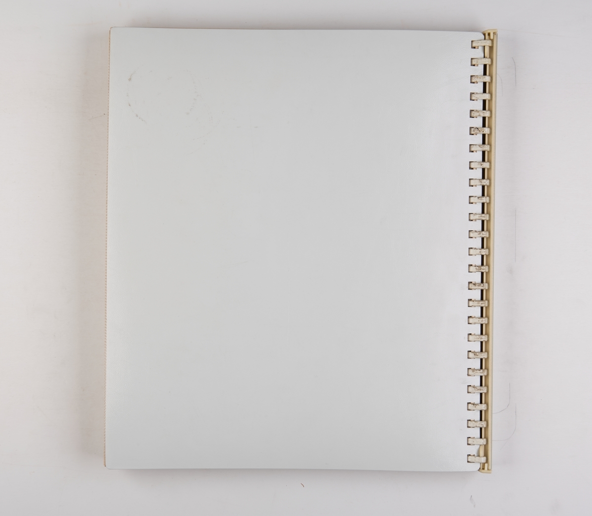 Album med fotografier fra byggingen av M/S "Barber Toba" i 1977 og 1978.