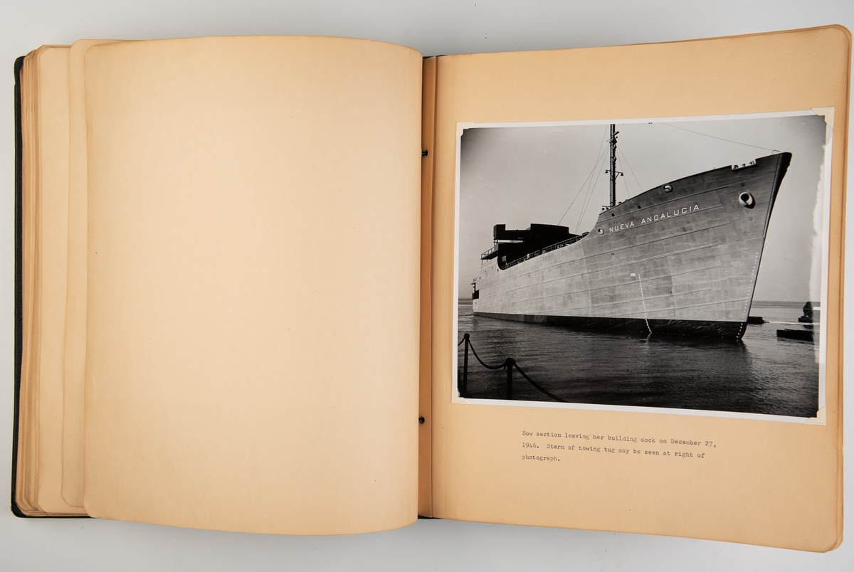 Album med fotgrafier fra ombyggingen av M/V 'Nueva Andalucia' ved verftet i Newport News