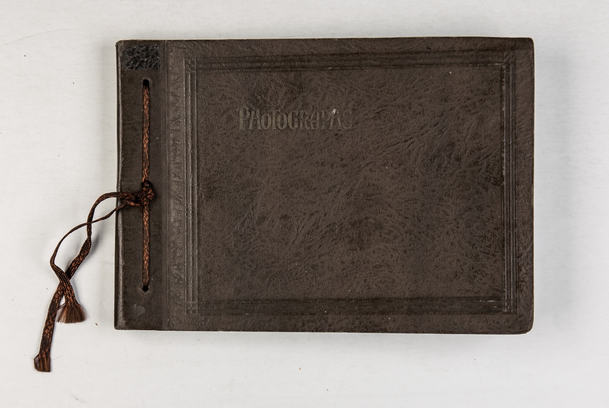 Album med fotografier av motorskipet 'Tungsha' 1924-1926.