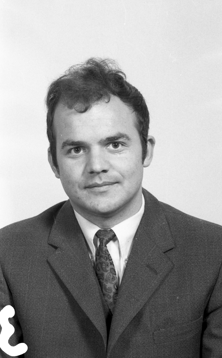 Portrett. Stuertelevene og lærere 1970-71. Bestilt av Haugesund kokk- og stuertskole