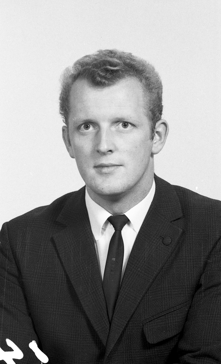 Portrett. Stuertelevene og lærere 1970-71. Bestilt av Haugesund kokk- og stuertskole