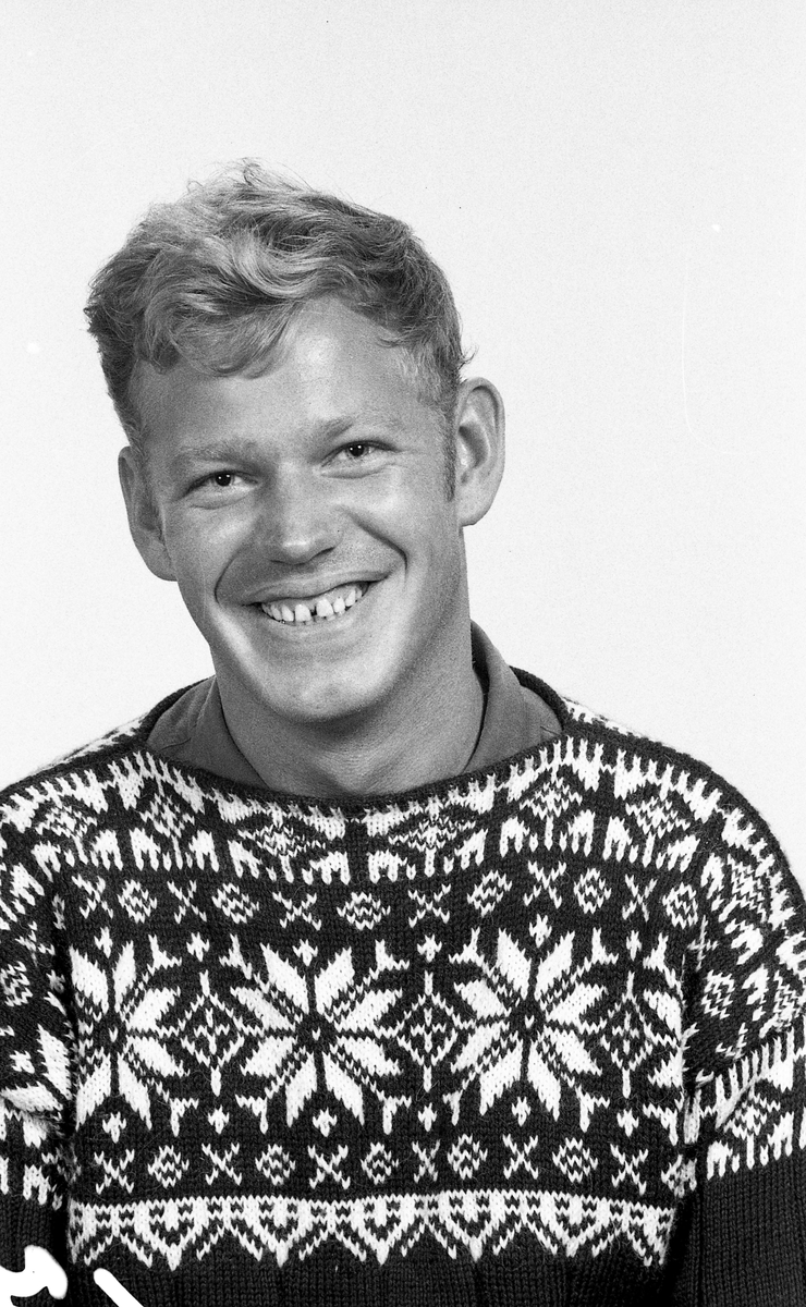 Portrett. Stuertelevene og lærere 1970-71. Bestilt av Haugesund kokk- og stuertskole