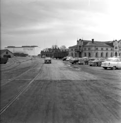 Vyer från hamnplanen med bilar och trafik. Fryshuset, tullpa