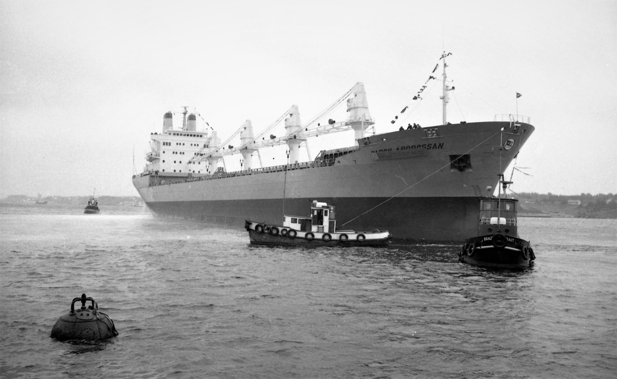 Stabelavløpning. M/S "Baron Ardrossan" Fra dåpen og feiringen etterpå. Bestilt av H.M.V.