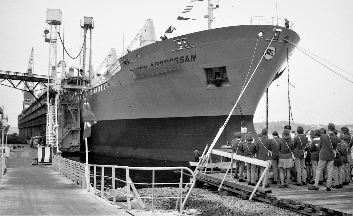 Stabelavløpning. M/S "Baron Ardrossan" Fra dåpen og feiringen etterpå. Bestilt av H.M.V.