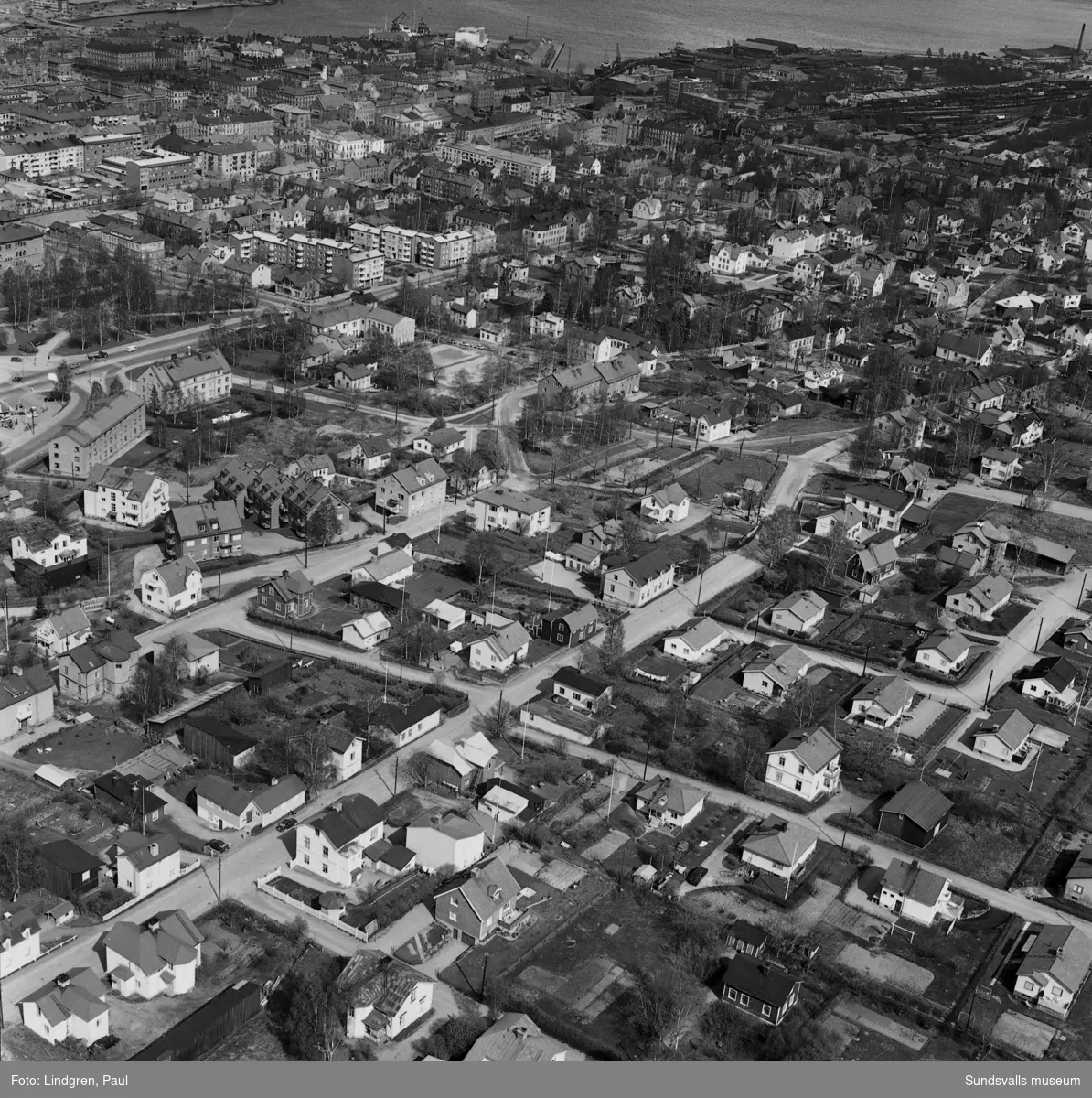 Flygfoto över delar av Södermalm, bl a Bergsgatan, Snickaregatan och Bleckslagaregatan.