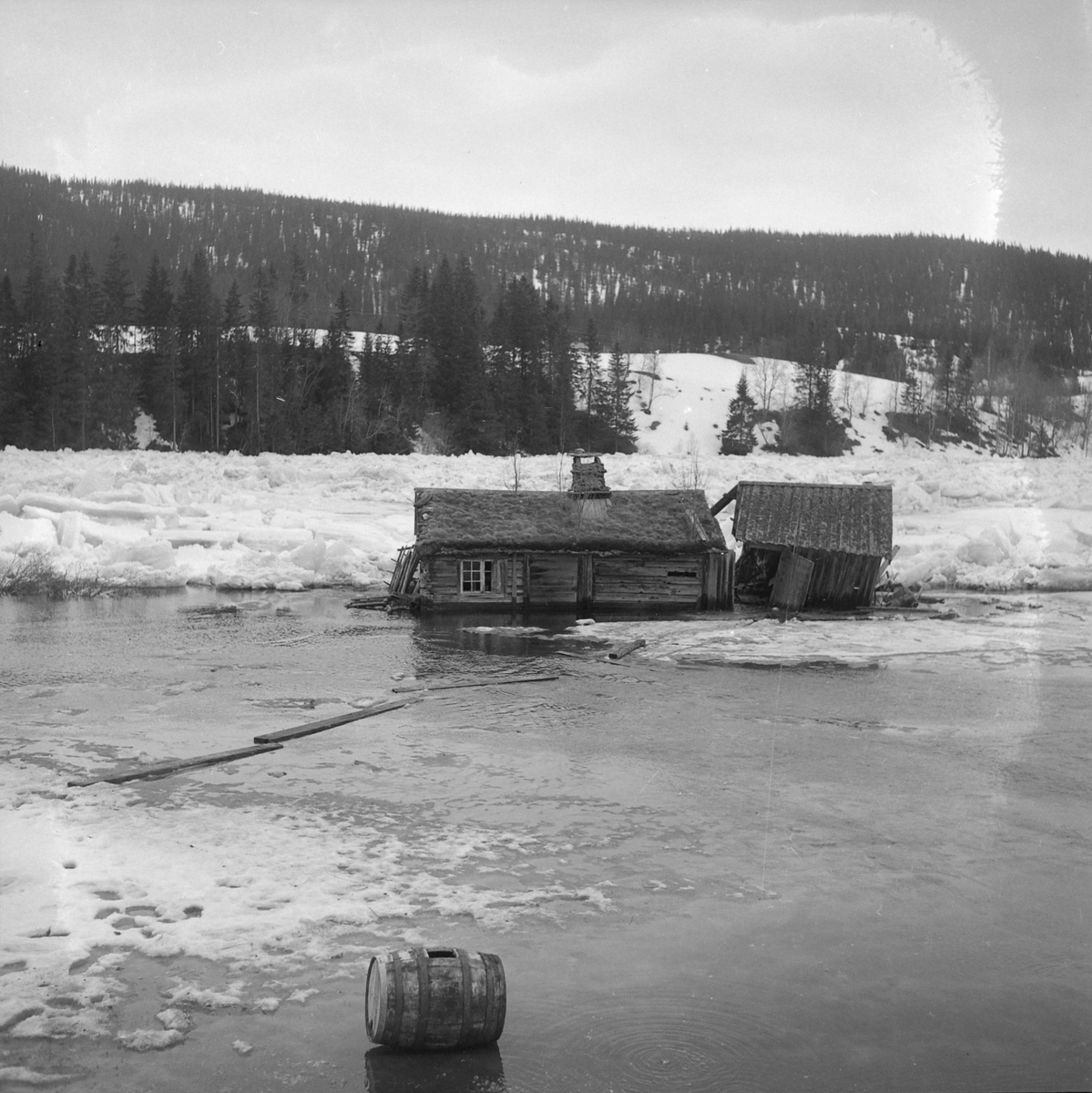 Flom og isgang ved Rolset i Selbu (kopi)