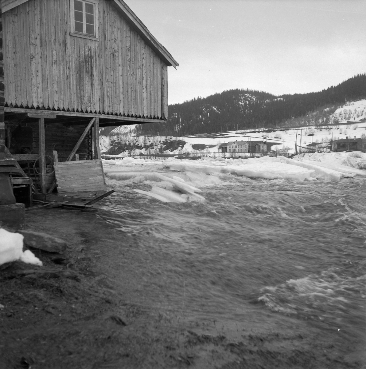 Flom og isgang ved Rolset i Selbu (kopi)