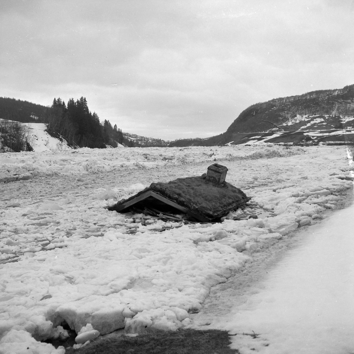 Flom og isgang ved Rolset i Selbu (kopi)