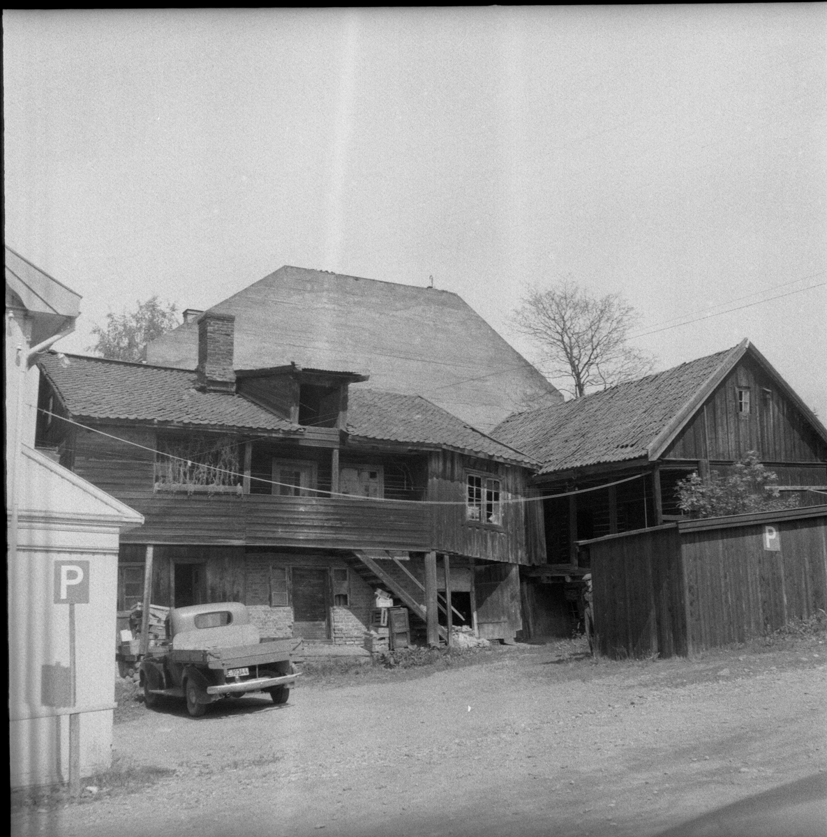 Kvile og lagerbygg, Gundersengården bakgård, like før riving 1956