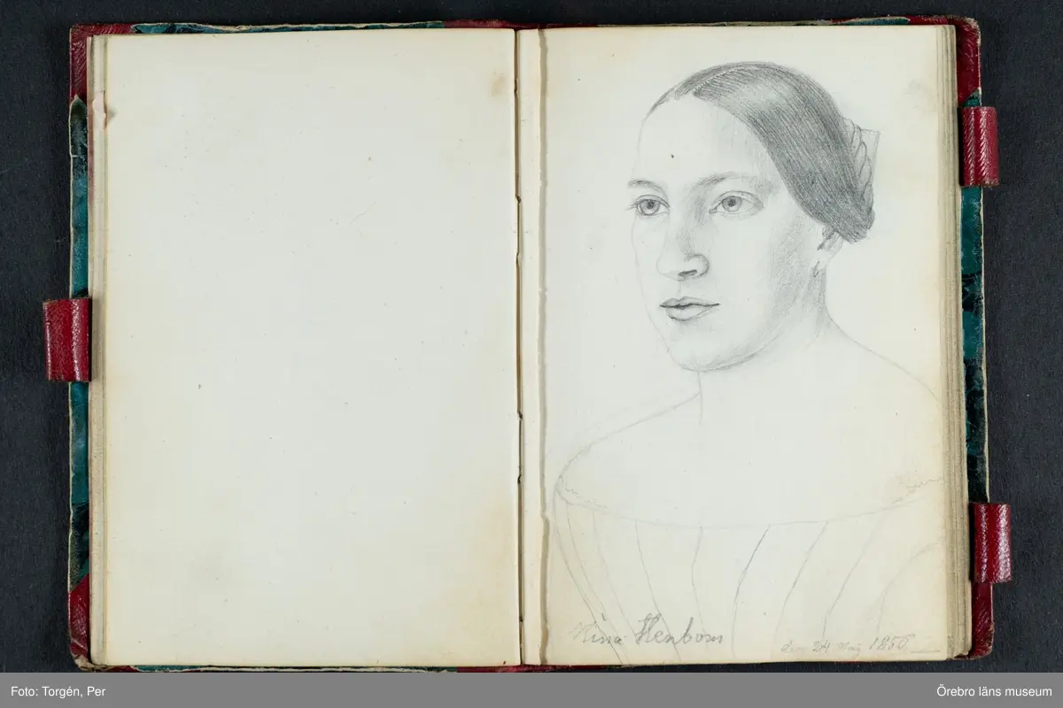 Skissbok med studieporträtt i blyerts av Wilhelmina Lagerholm (1826-1917).  Skisserna är förmodligen tecknade i Örebro under våren och sommaren 1850. I november samma år flyttade Wilhelmina Lagerholm till Stockholm för att studera teckningskonst och måleri. Några av bilderna är daterade och flera har namn på den avporträtterade. De föreställer släktingar, familjemedlemmar samt vänner och bekanta i Örebro.
Ingår i PS-15 Juliana Mannerfelt (W:s faster), F:5 Skissböcker, mm. Wilhelmina Lagerholm.