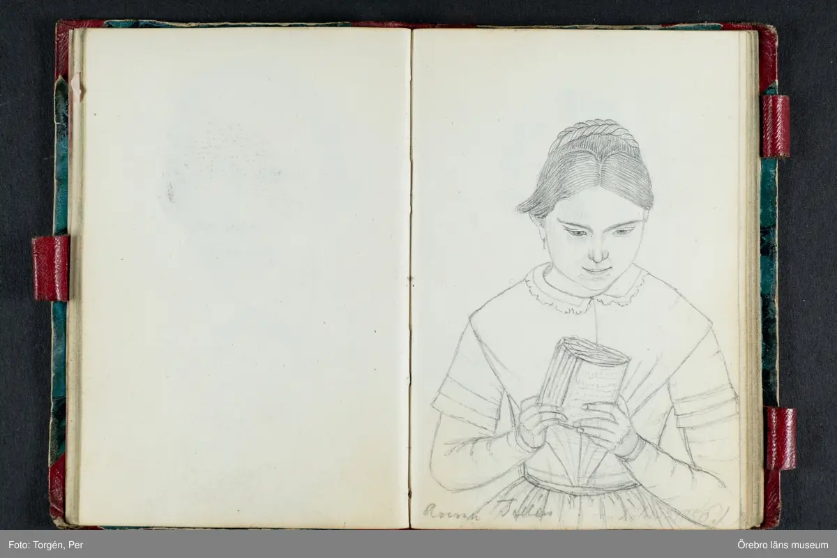 Skissbok med studieporträtt i blyerts av Wilhelmina Lagerholm (1826-1917).  Skisserna är förmodligen tecknade i Örebro under våren och sommaren 1850. I november samma år flyttade Wilhelmina Lagerholm till Stockholm för att studera teckningskonst och måleri. Några av bilderna är daterade och flera har namn på den avporträtterade. De föreställer släktingar, familjemedlemmar samt vänner och bekanta i Örebro.
Ingår i PS-15 Juliana Mannerfelt (W:s faster), F:5 Skissböcker, mm. Wilhelmina Lagerholm.