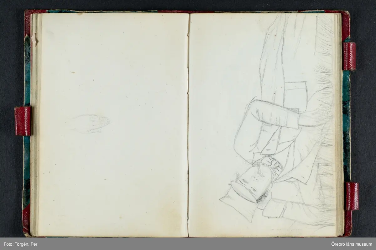 Skissbok med studieporträtt i blyerts av Wilhelmina Lagerholm (1826-1917).  Skisserna är förmodligen tecknade i Örebro under våren och sommaren 1850. I november samma år flyttade Wilhelmina Lagerholm till Stockholm för att studera teckningskonst och måleri. Några av bilderna är daterade och flera har namn på den avporträtterade. De föreställer släktingar, familjemedlemmar samt vänner och bekanta i Örebro.
Ingår i PS-15 Juliana Mannerfelt (W:s faster), F:5 Skissböcker, mm. Wilhelmina Lagerholm.