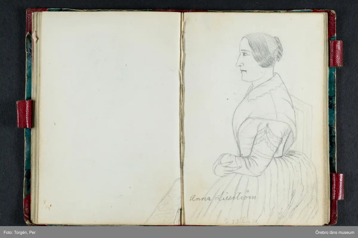 Skissbok med studieporträtt i blyerts av Wilhelmina Lagerholm (1826-1917).  Skisserna är förmodligen tecknade i Örebro under våren och sommaren 1850. I november samma år flyttade Wilhelmina Lagerholm till Stockholm för att studera teckningskonst och måleri. Några av bilderna är daterade och flera har namn på den avporträtterade. De föreställer släktingar, familjemedlemmar samt vänner och bekanta i Örebro.
Ingår i PS-15 Juliana Mannerfelt (W:s faster), F:5 Skissböcker, mm. Wilhelmina Lagerholm.