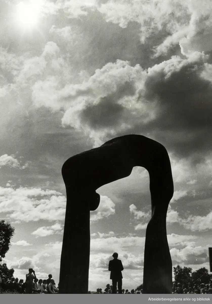 Huk. Billedhogger Henry Moore og hans Torso. August 1978