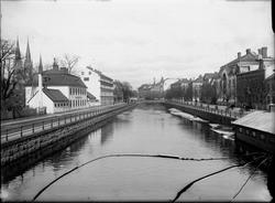 Vy över Fyrisån mot Västgötaspången, Uppsala