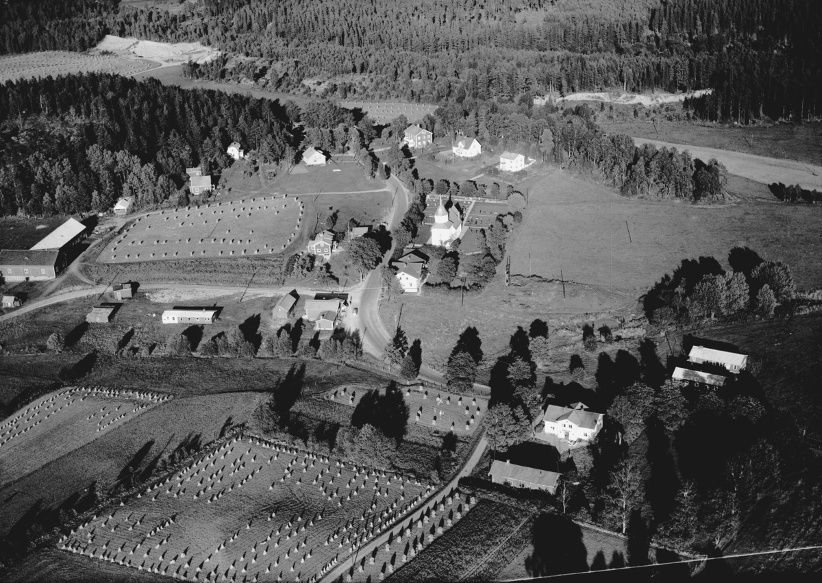 Flygfoto över Öreryd i Gislaveds kommun, Jönköpings län. Nr 1656/1958