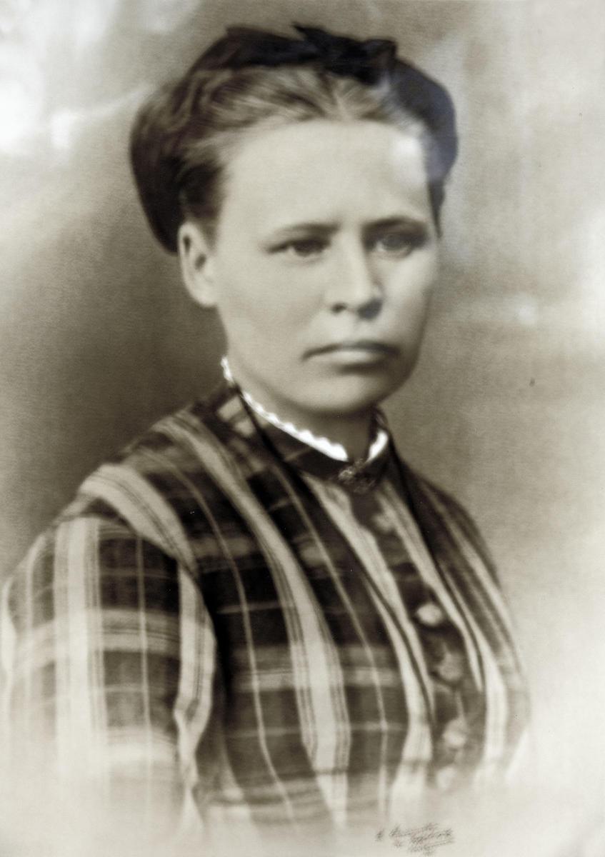 Bildet er et portrett av Karen Hvam. Den siste personen som eide hvam som gård.