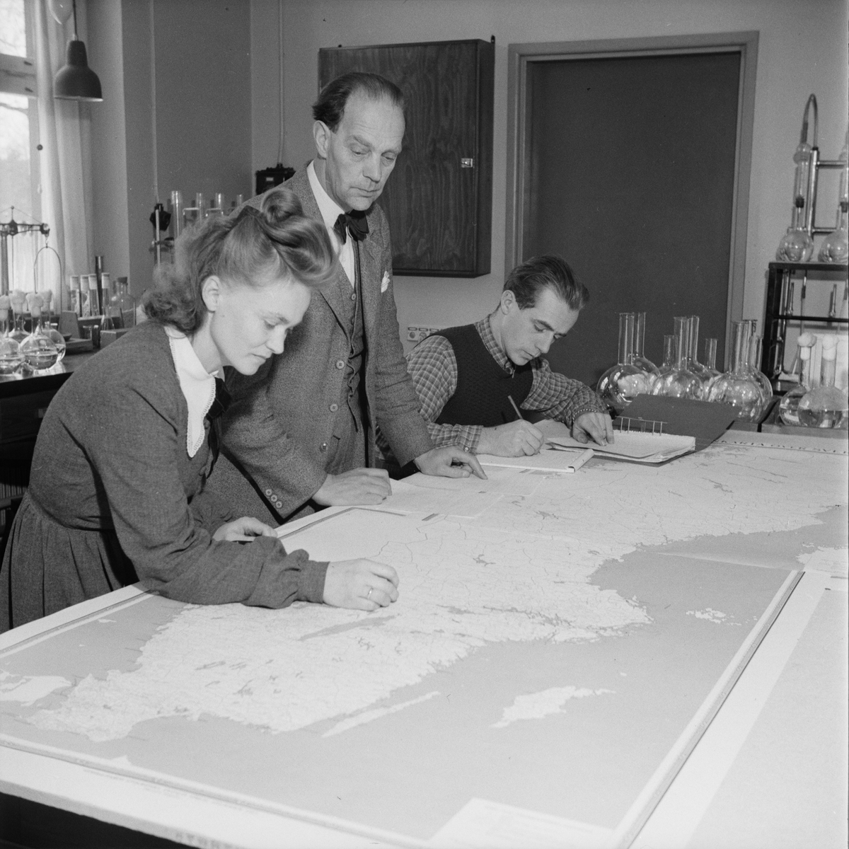 "Klöverförsök", laboratorium, sannolikt Statens jordbruksförsök, Ultuna, Uppsala 1948