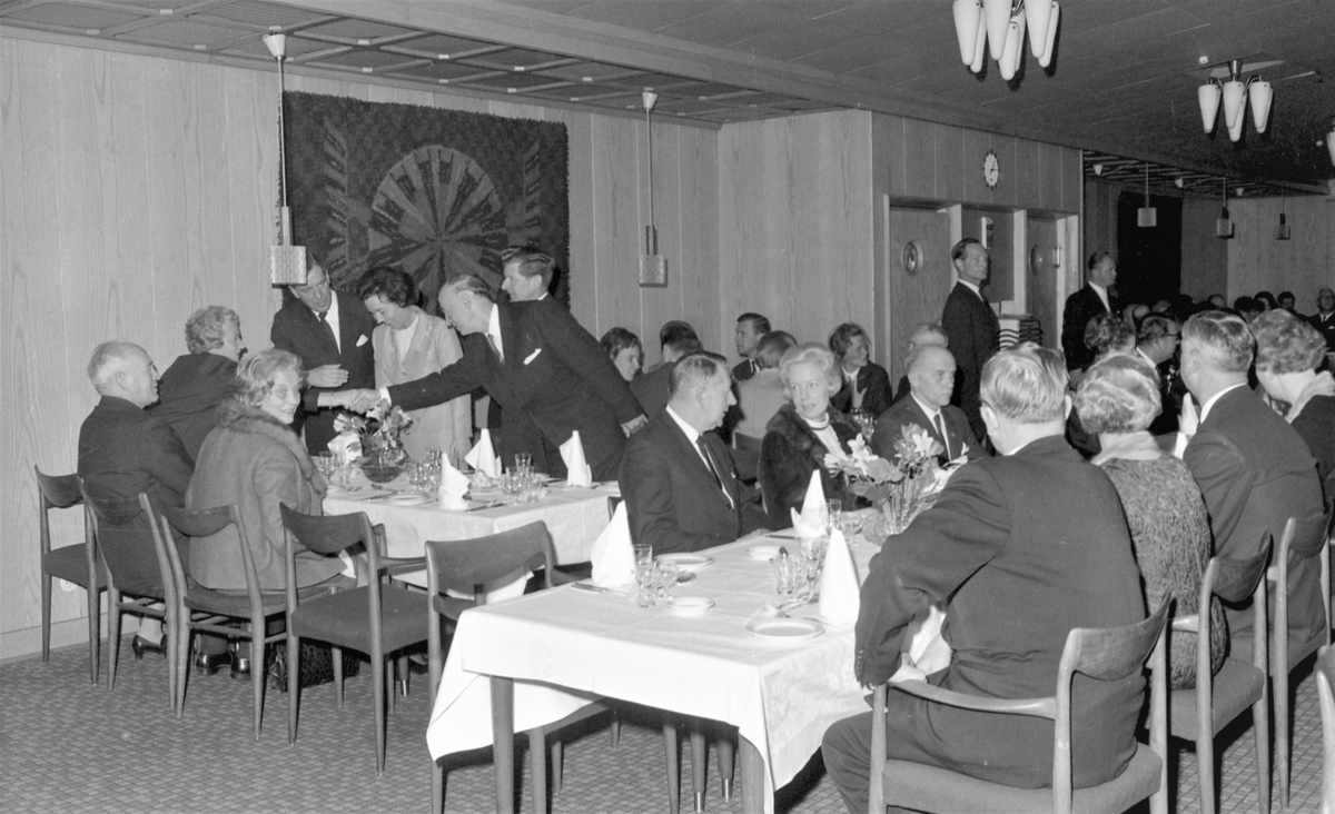 Stabelavløp "Androi". Stor folkemengde tilstede ved sjøsettingen. Bilder fra lunsjen etterpå og festen på kvelden. Bestilt av H.M.V.