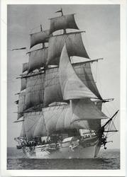 Skeppsgossekårens skolfartyg HMS NAJADEN för fulla segel omk