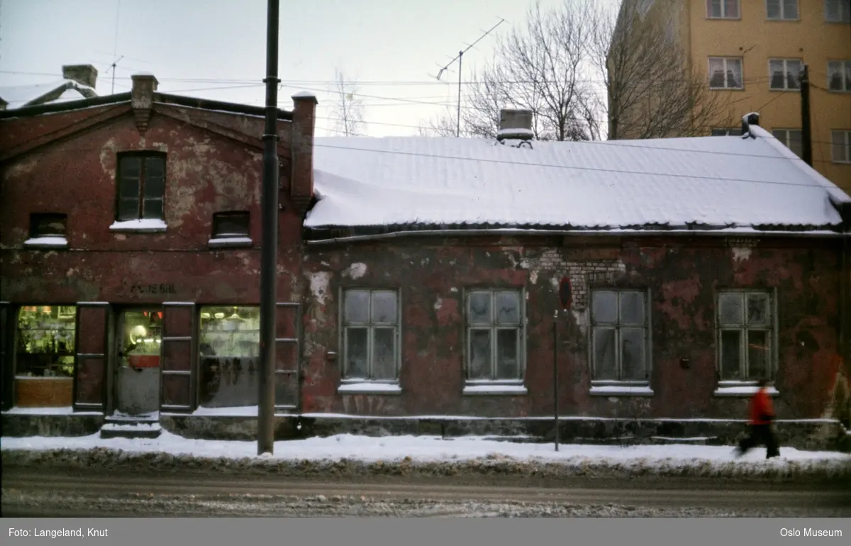 vei, fabrikkbygning, boligblokk, snø