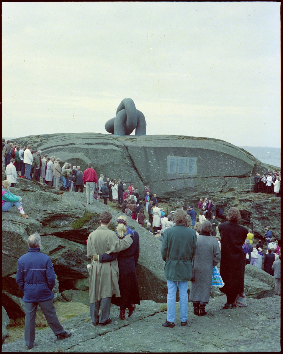 Avduking av minnesmerket etter "Alexander Kielland"-ulykken på Smiodden i Stavanger.