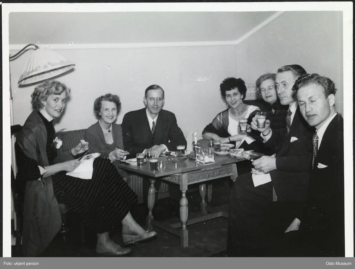 gruppe, kvinner, menn, skuespillere, ensemble, Nationaltheatrets forestilling "De skadeskutte", turné