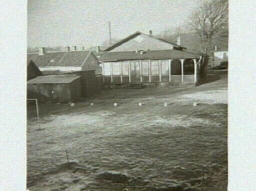 "Restaurang Gillet, kv Trädgården 6, och biljarden skall rivas för Kooperativa Domus." Artikel i samband med bilderna publicerad i Varbergs Tidning 1959-02-06.